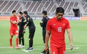 中国足球小将在国际赛场上斩获冠军击败埃弗顿